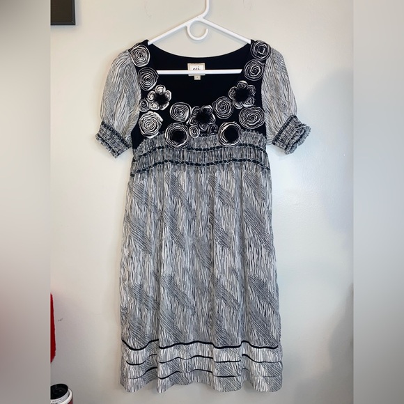 ECI Dresses & Skirts - ECI‎ Black and White Floral Midi Dress